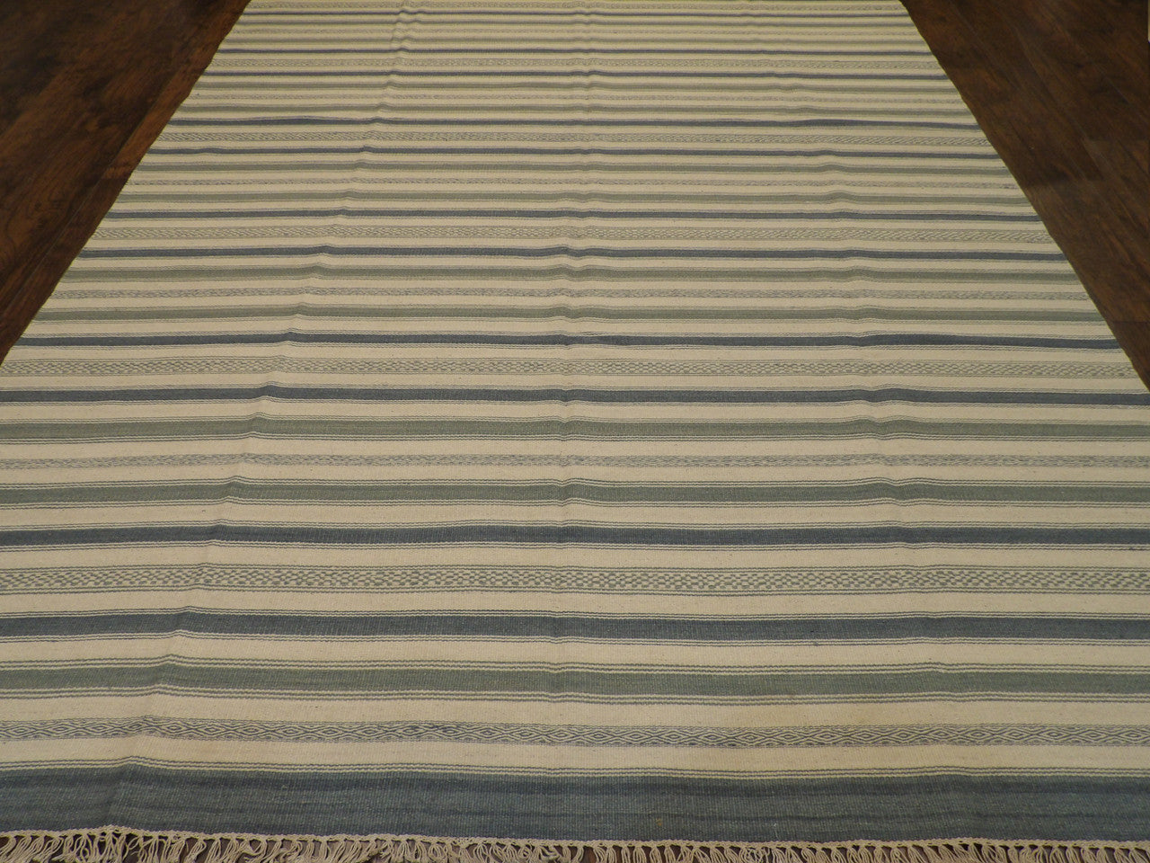 Coastal rug corner detail