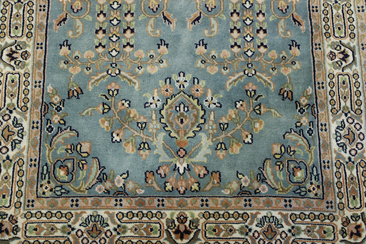 Traditional Indo Sharookh rug corner detail