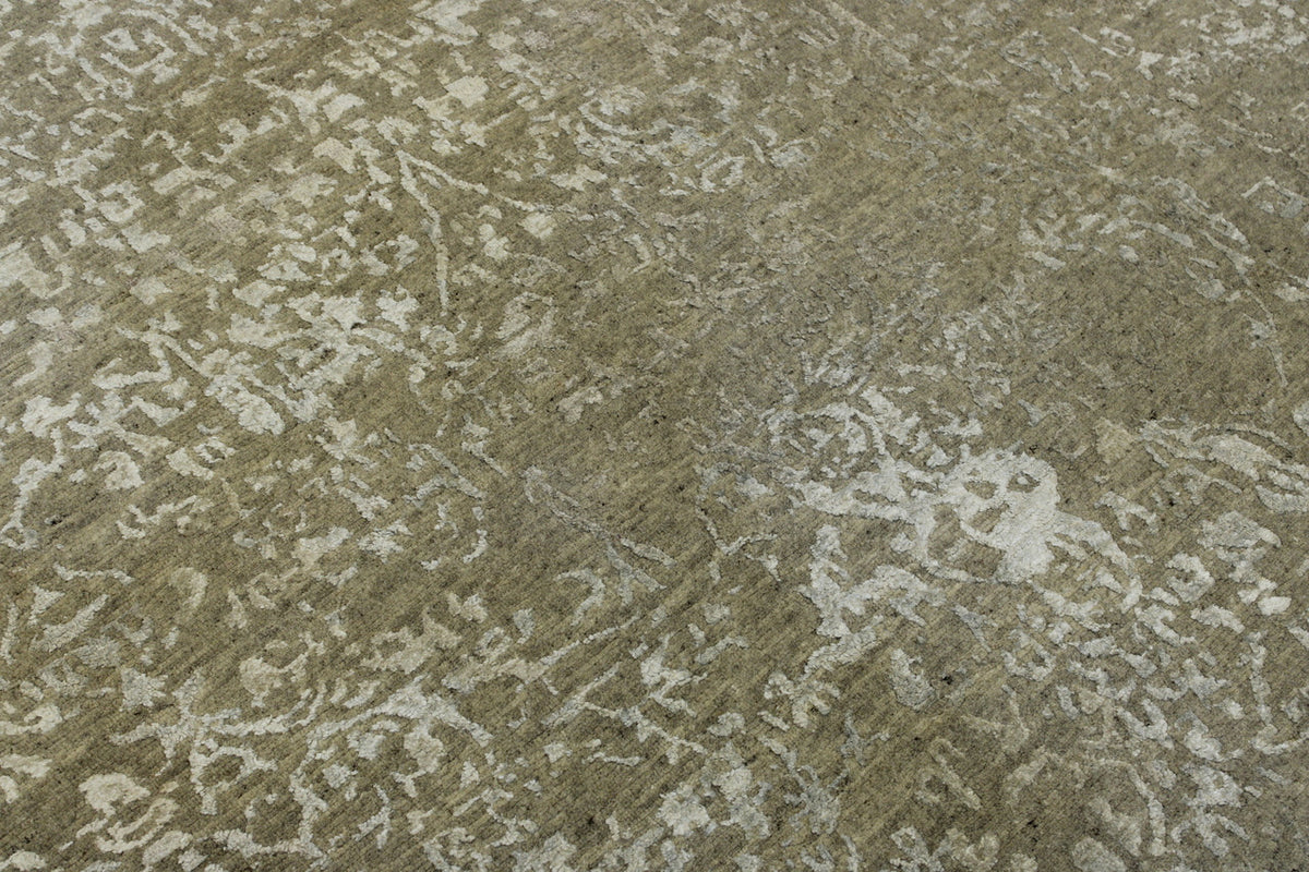 Transitional Abstract Broken Design rug border detail