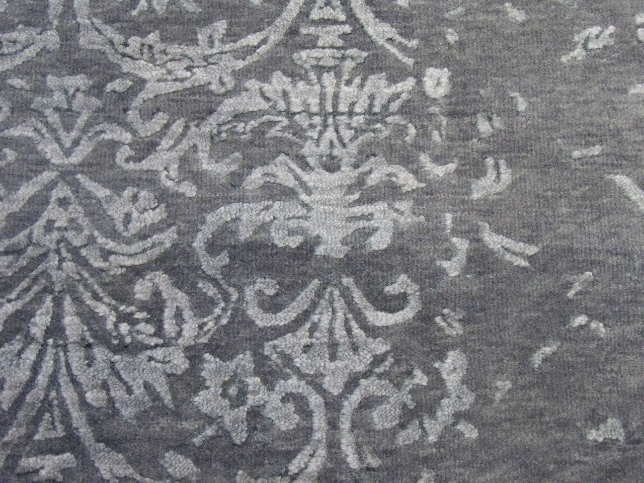Transitional Broken Damask rug border detail