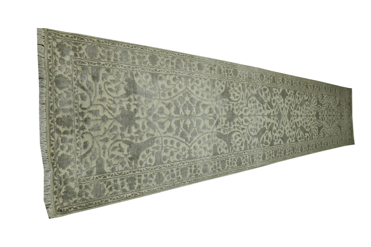 Traditional Haji Jalili rug border detail