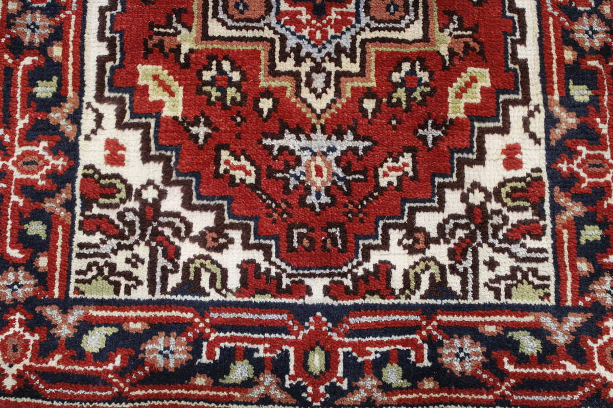Tribal Indo Heriz rug border detail