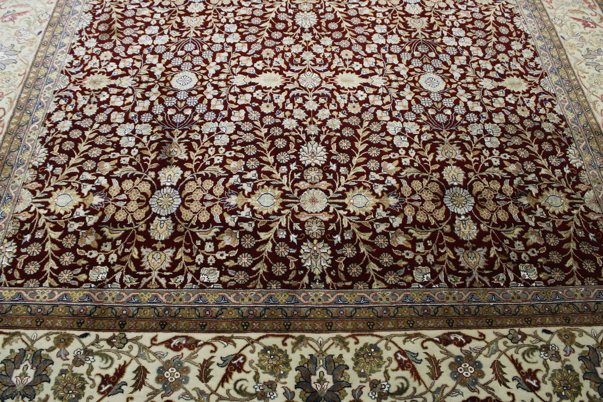 Close-up of wool pile, Beige & Red rug