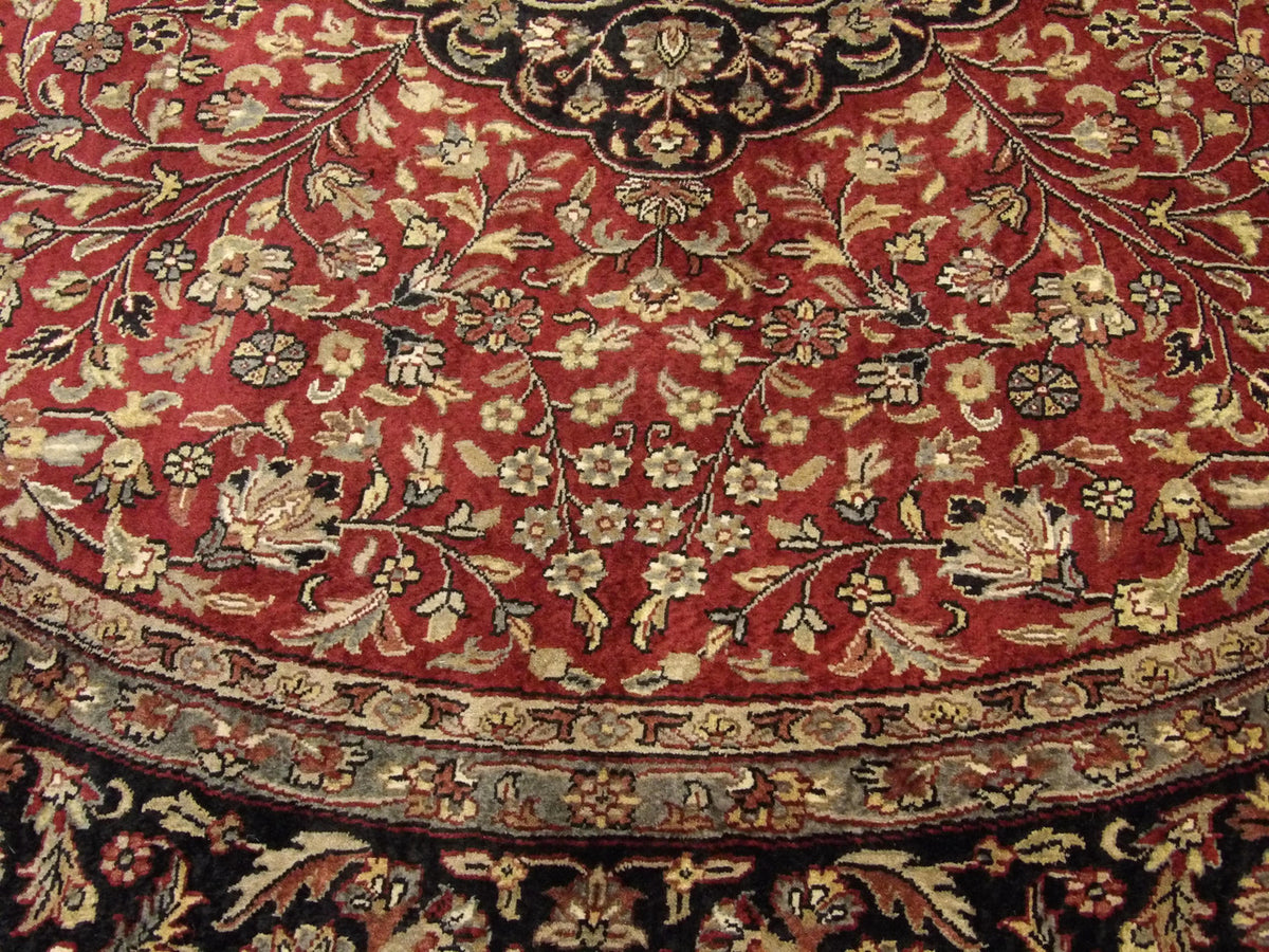 Fine Persian Tabriz rug border detail