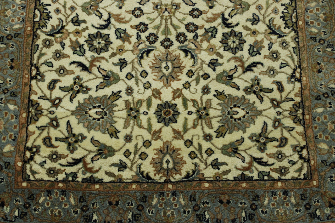 Traditional Fine Herati rug border detail