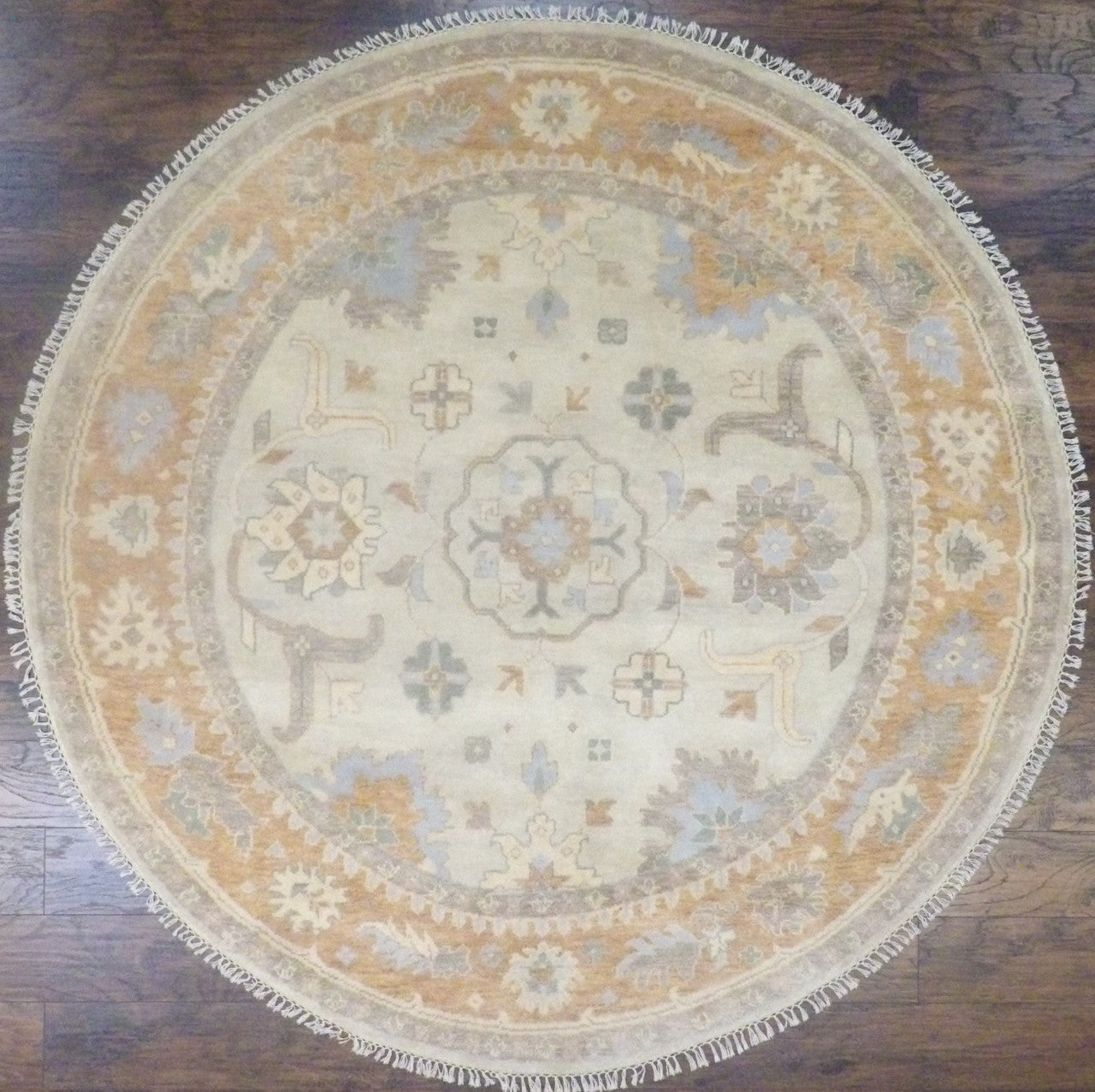 Turkish Oushak hand-knotted wool round rug in beige and pink, full view