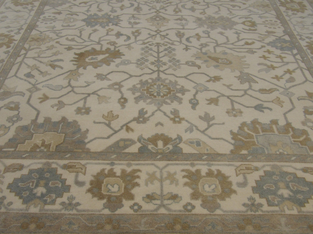 Turk Oushak Natural Dye rug border detail