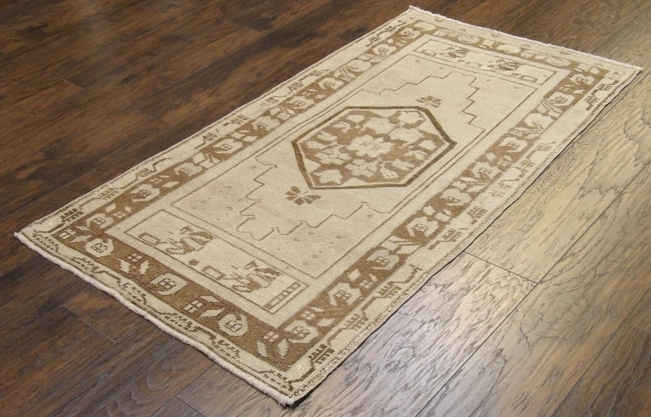 Oushak rug border detail