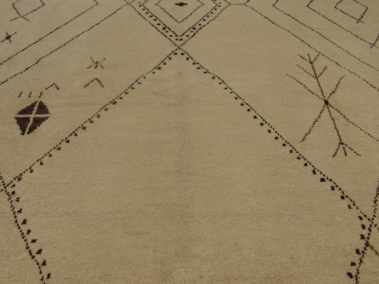Moroccan Tulu Design Shaggy High Pile rug border detail