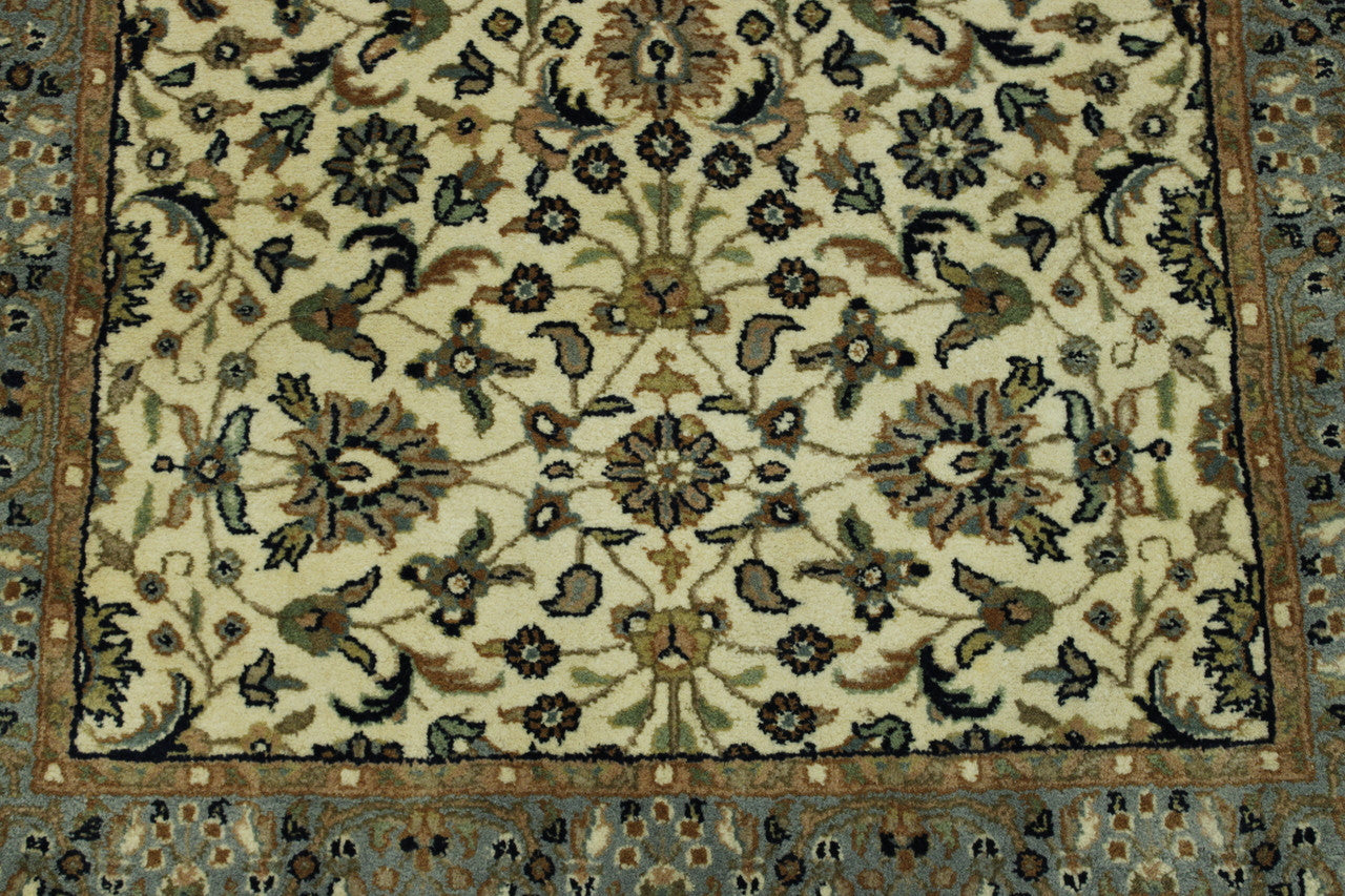 Traditional Fine Herati rug corner detail