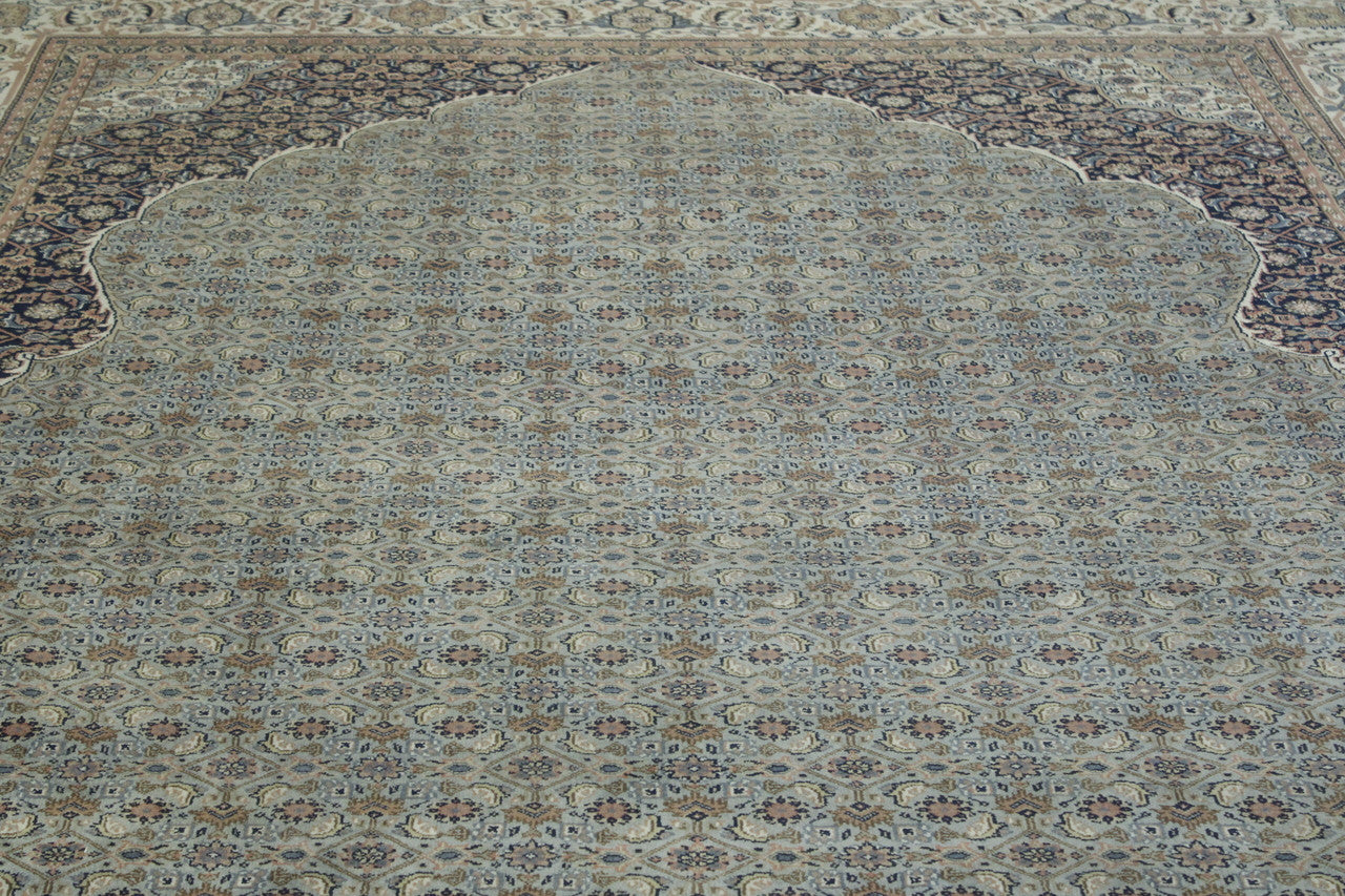 Traditional Fine Mir rug corner detail
