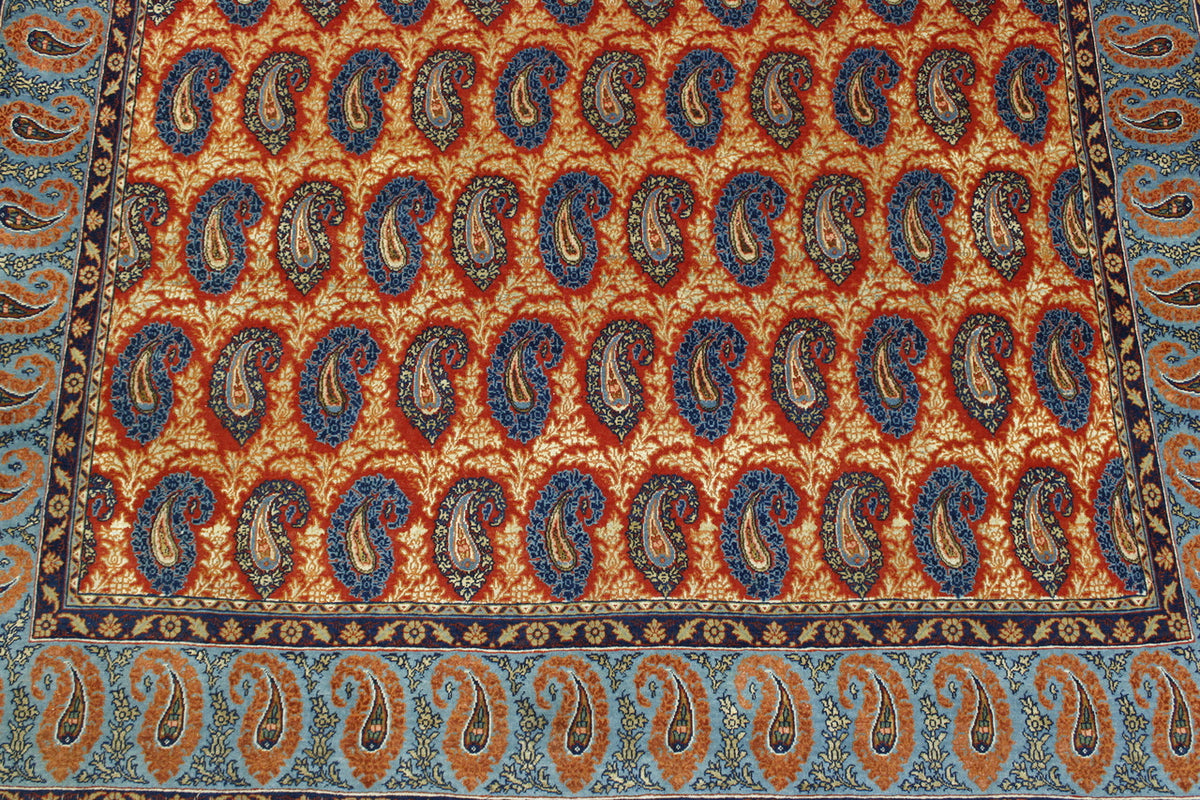 Traditional Antique Peasley Kerman rug border detail