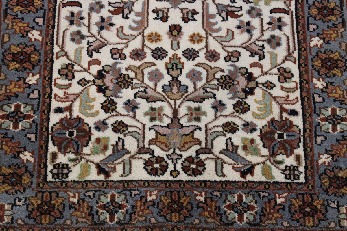 Traditional Indo Herati rug border detail