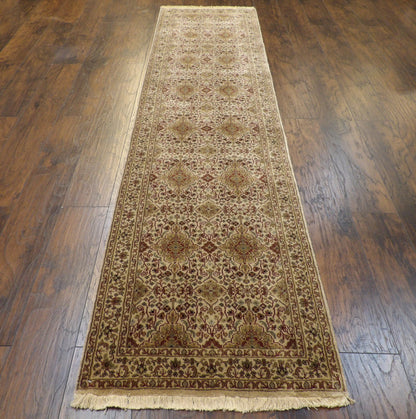 Fine Persian Kashan rug corner detail