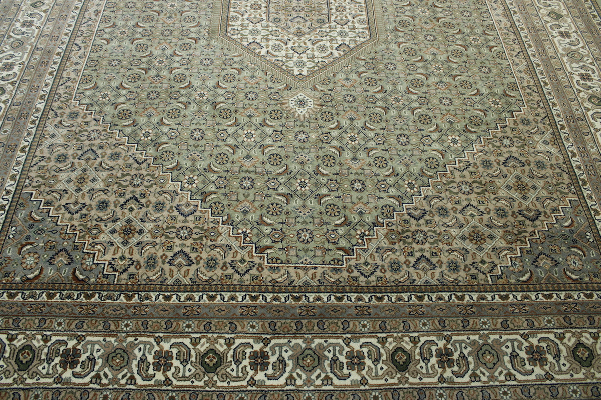 Traditional Bidjar Design rug border detail