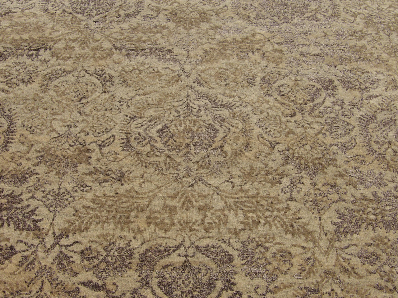 Damask rug border detail