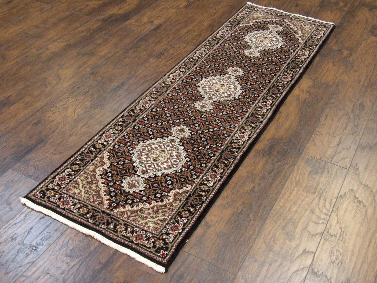 Persian Mahi Tabriz pattern detail