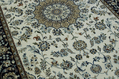 Traditional Fine Nain rug border detail
