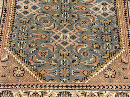 Close-up of Bidjar knot density, beige runner