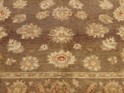 Oushak Chobie rug border detail, brown and gold
