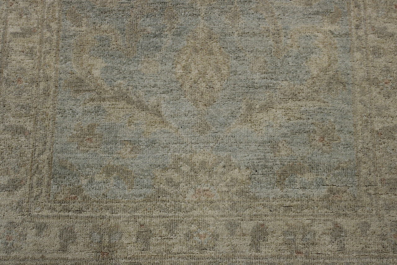 Oushak Chobi rug border detail