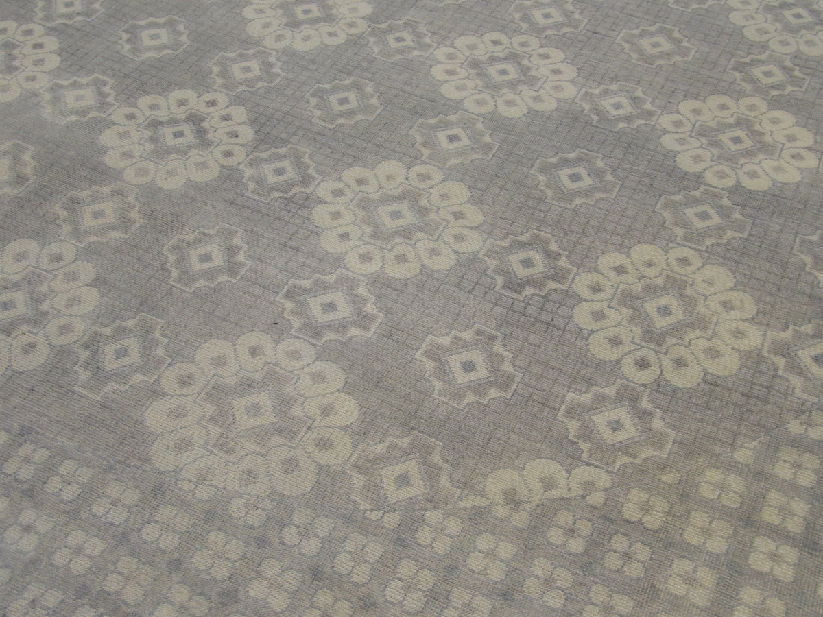 Fine Oushak Wash rug border detail