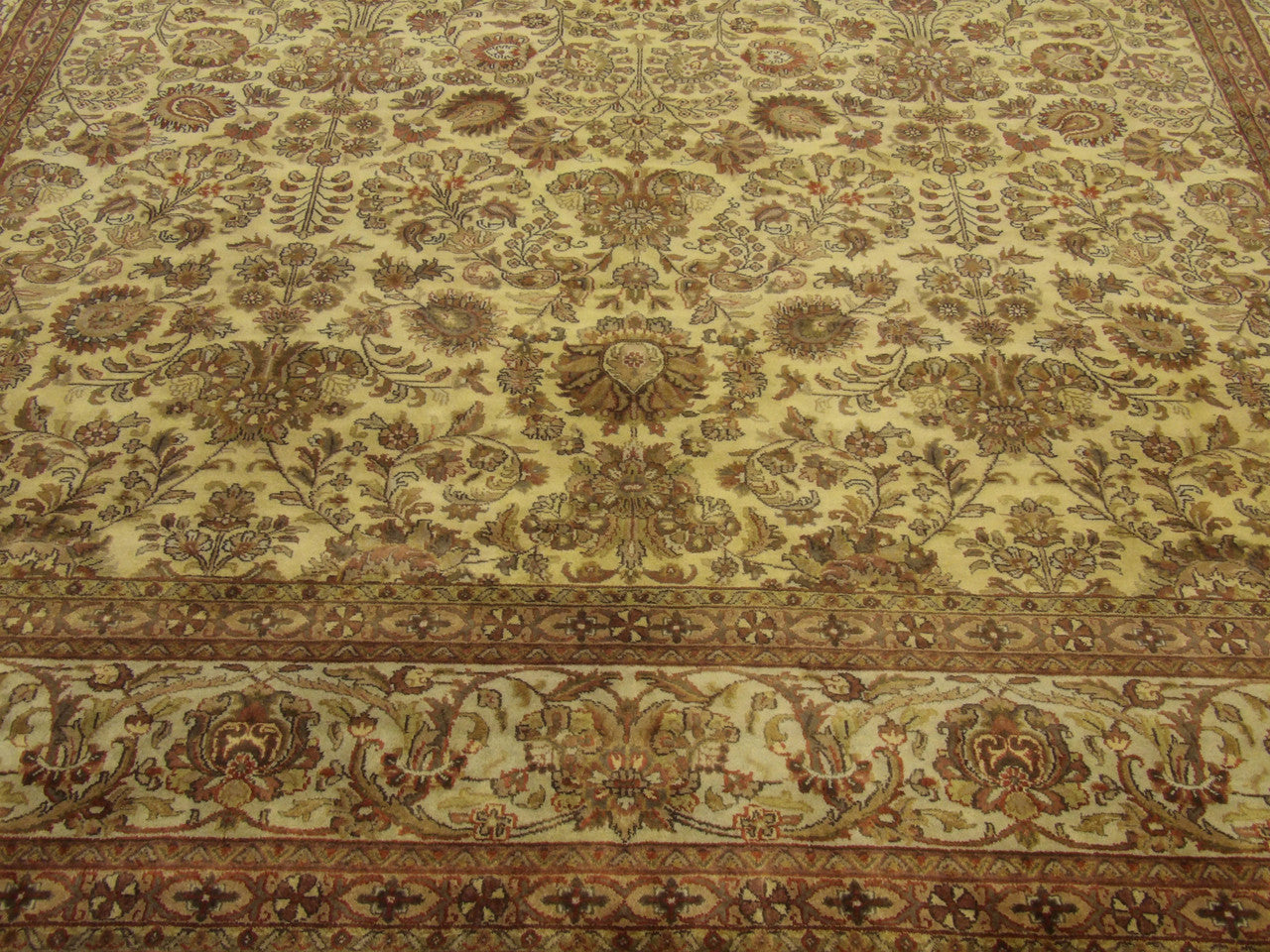 Fine Persian Kashan rug border detail