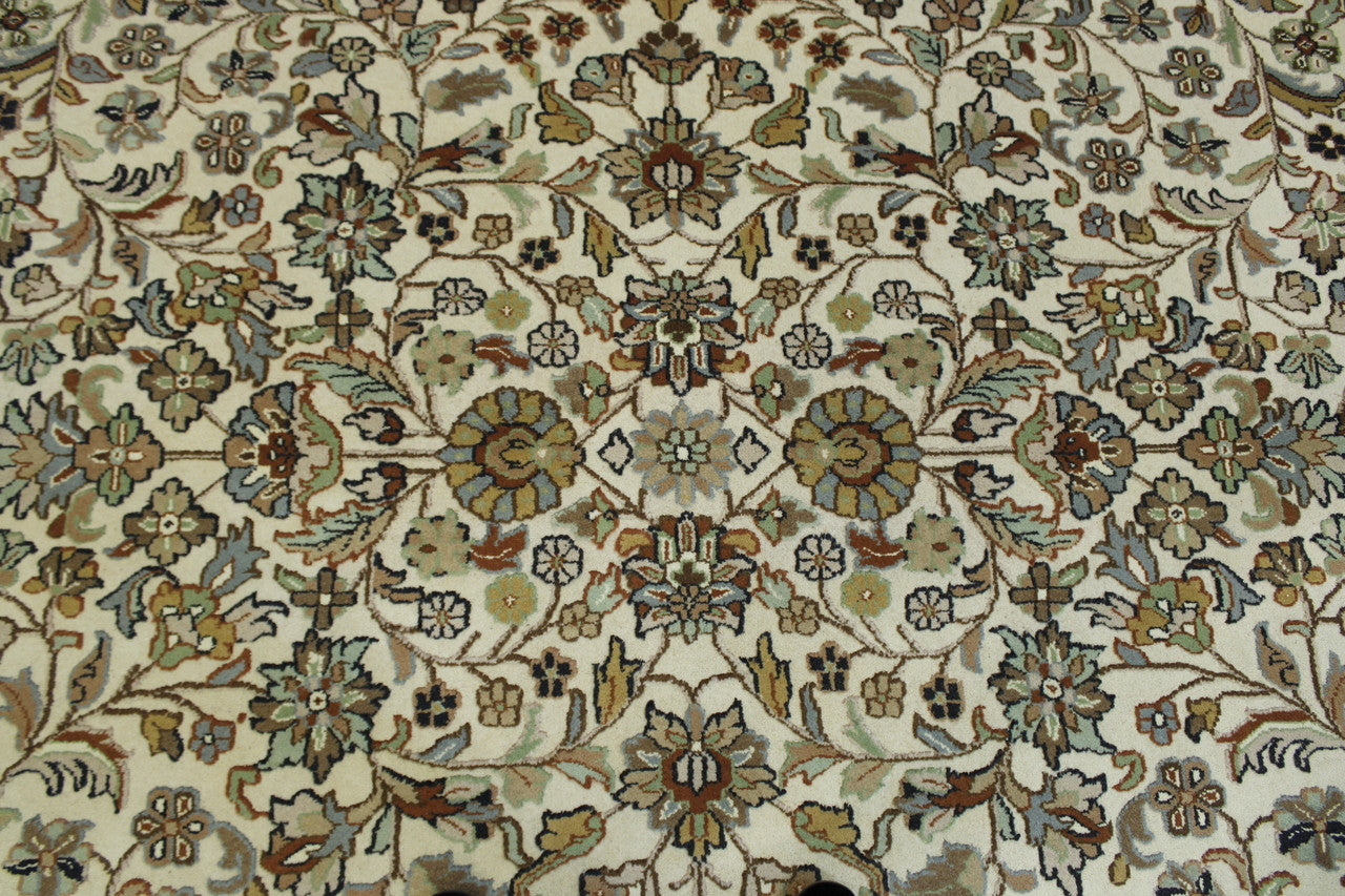 Traditional Herake Design rug corner detail
