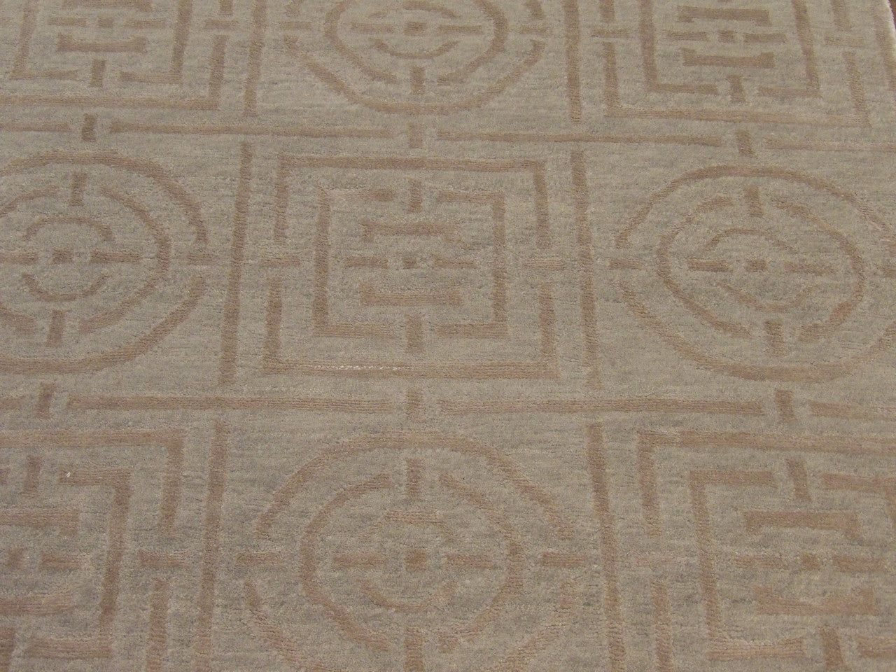 Modern Circle Design rug border detail