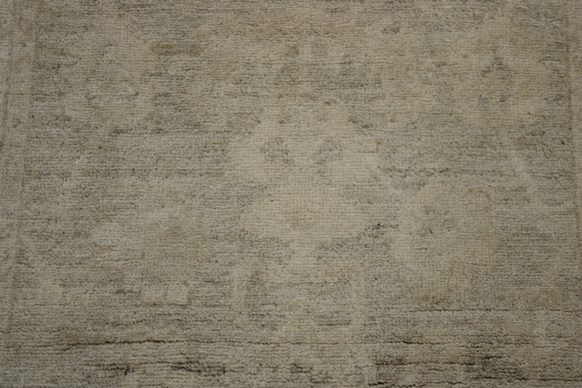 Oushak Chobi rug corner detail
