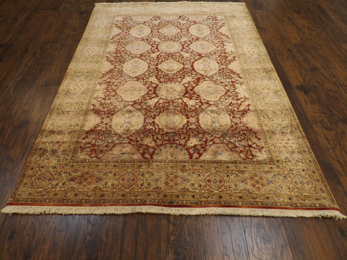 Close-up of wool-silk pile, Beige & Rust rug