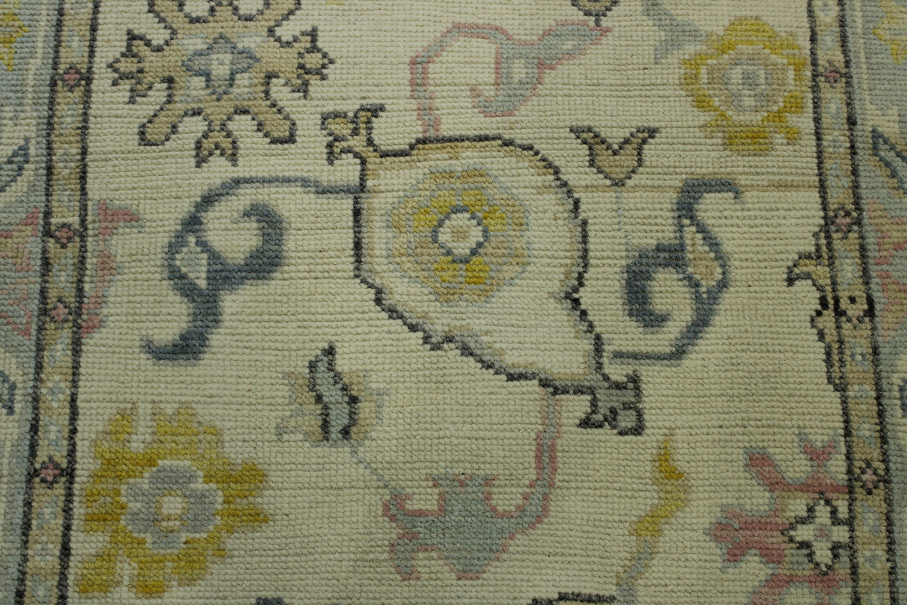Oushak Chobi rug corner detail