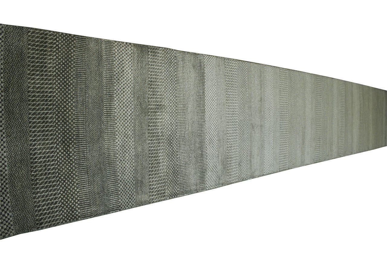 Modern Grass Design rug border detail