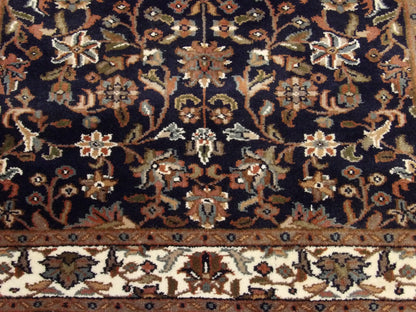Fine Persian Kashan rug border detail