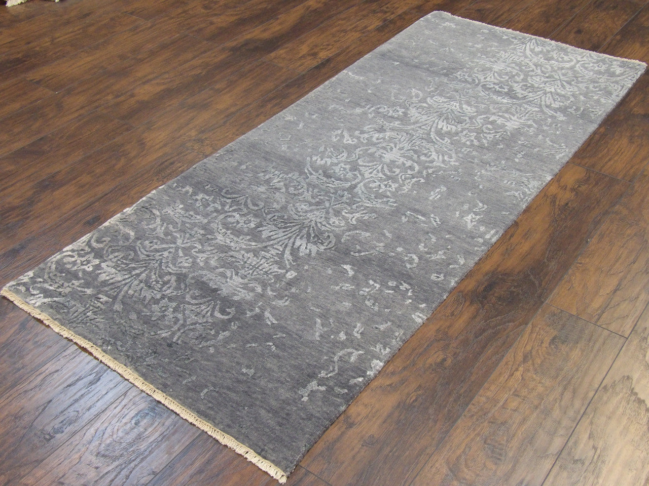 Gray 2'6" x 6'0" Transitional Broken Damask Hand knotted Wool/Silk Rug - Sku: w203
