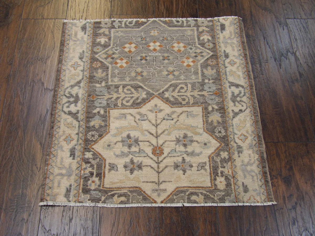 Oushak Chobi rug corner detail