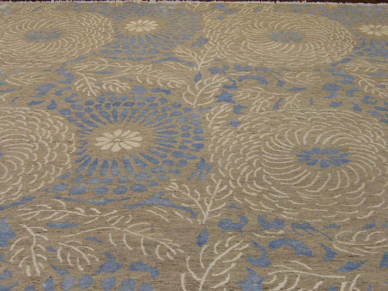 Transitional Rose Design rug corner detail