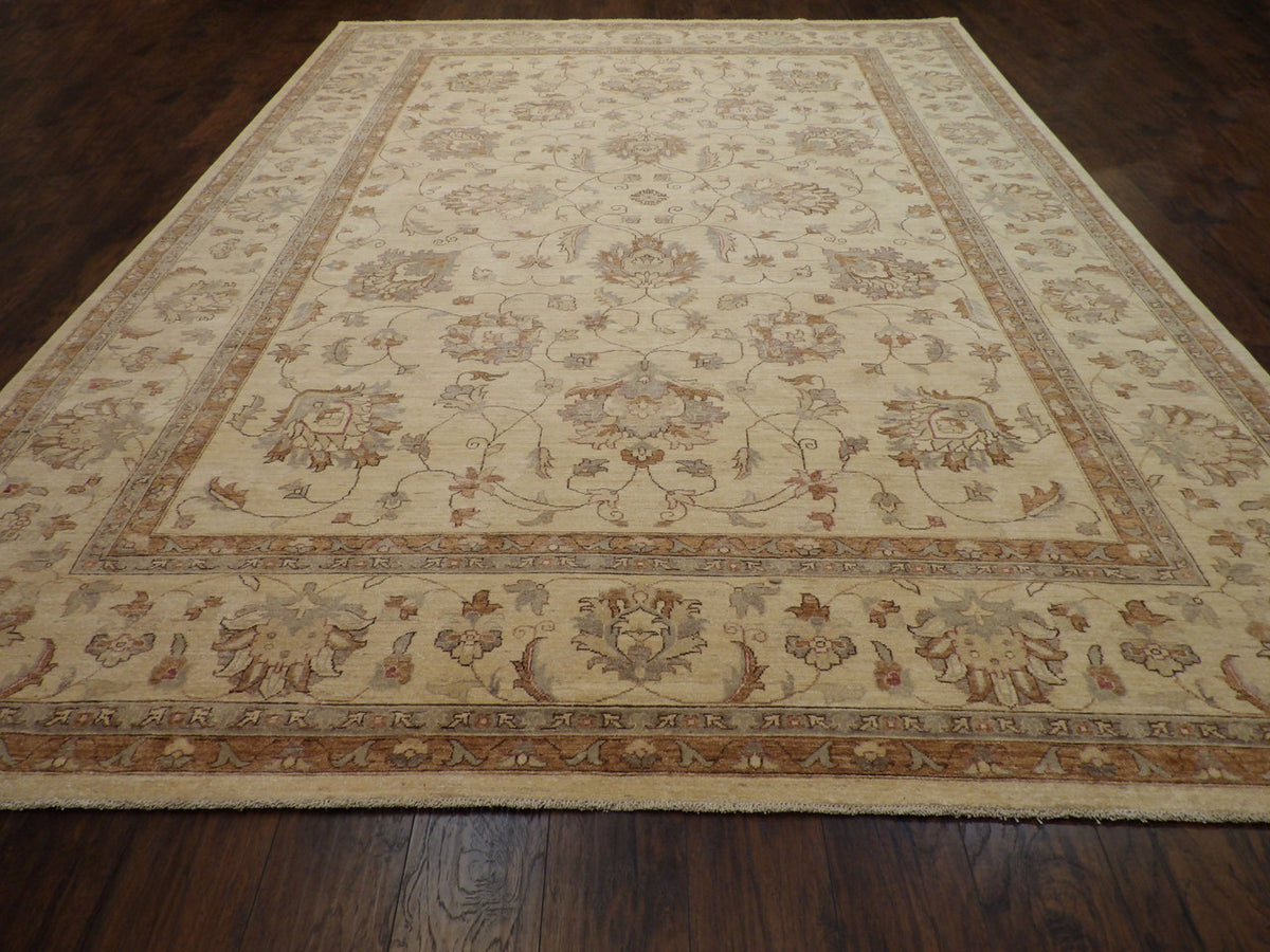 Oushak Chobi Natural Dye rug border detail