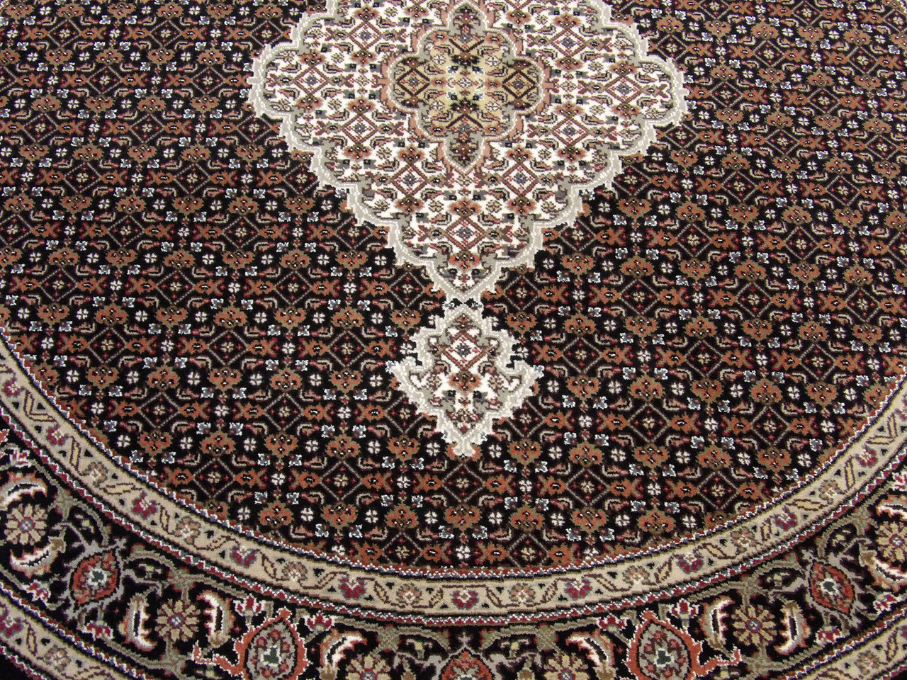 Fine Persian Mahi Tabriz rug border detail