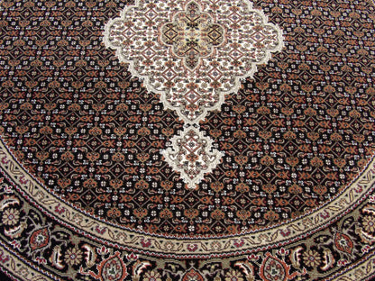 Fine Persian Mahi Tabriz rug border detail