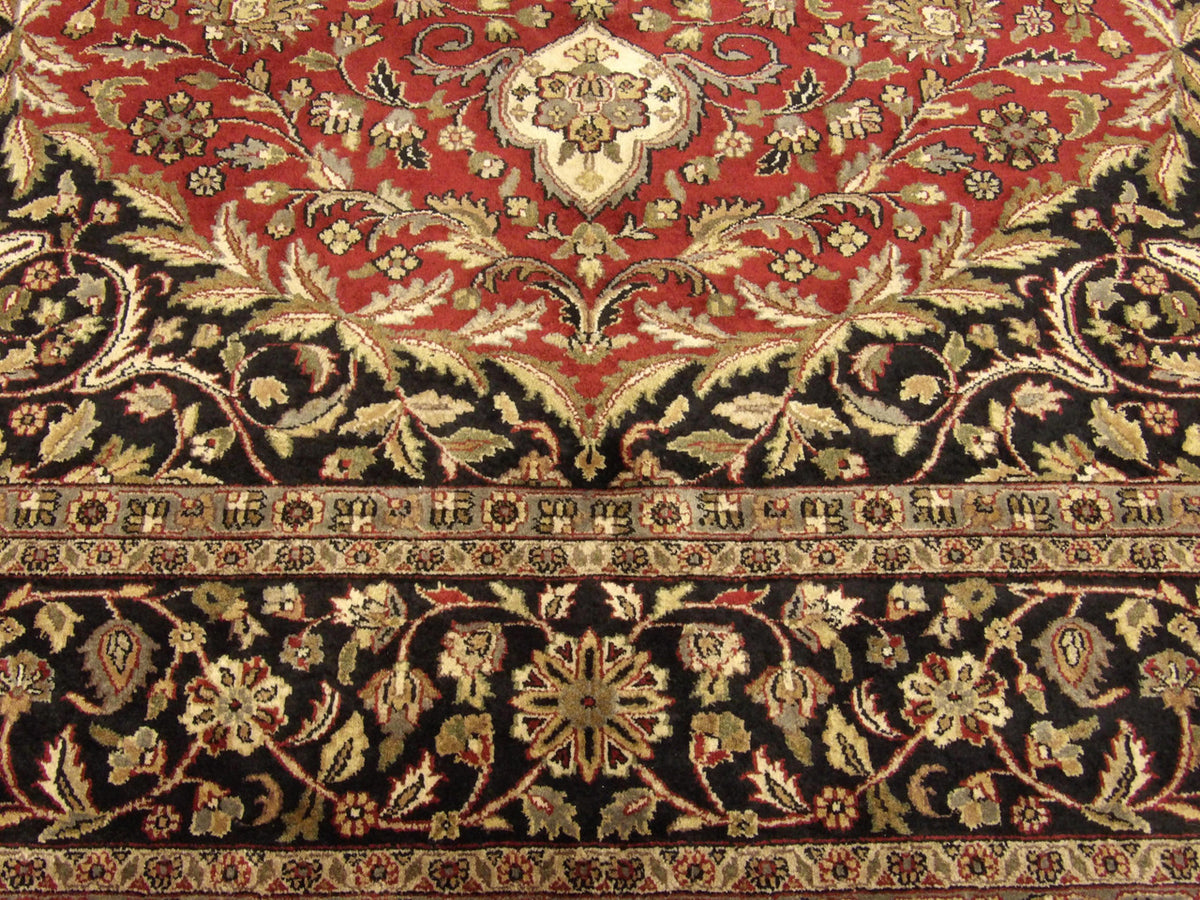 Fine Persian Tabriz rug border detail
