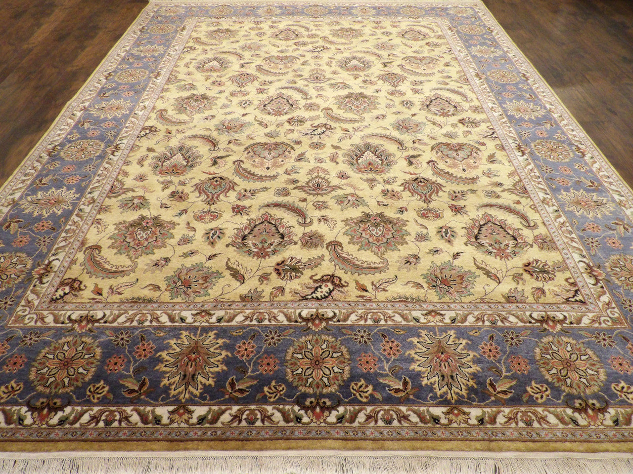 Fine Kashan Tie Dye rug corner detail