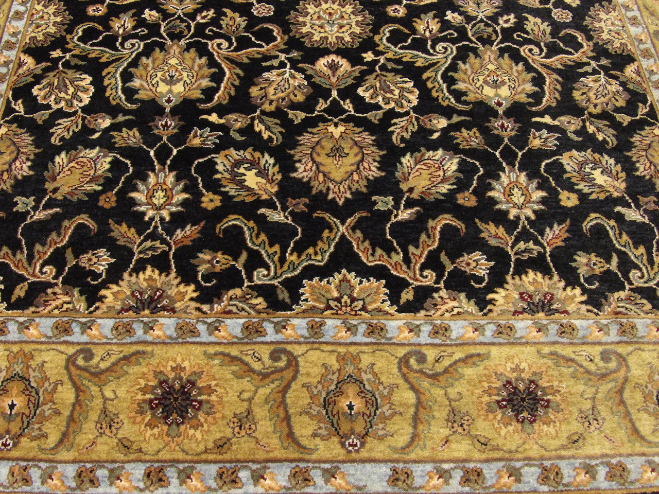 Fine Ziegler Tie Dye rug border detail
