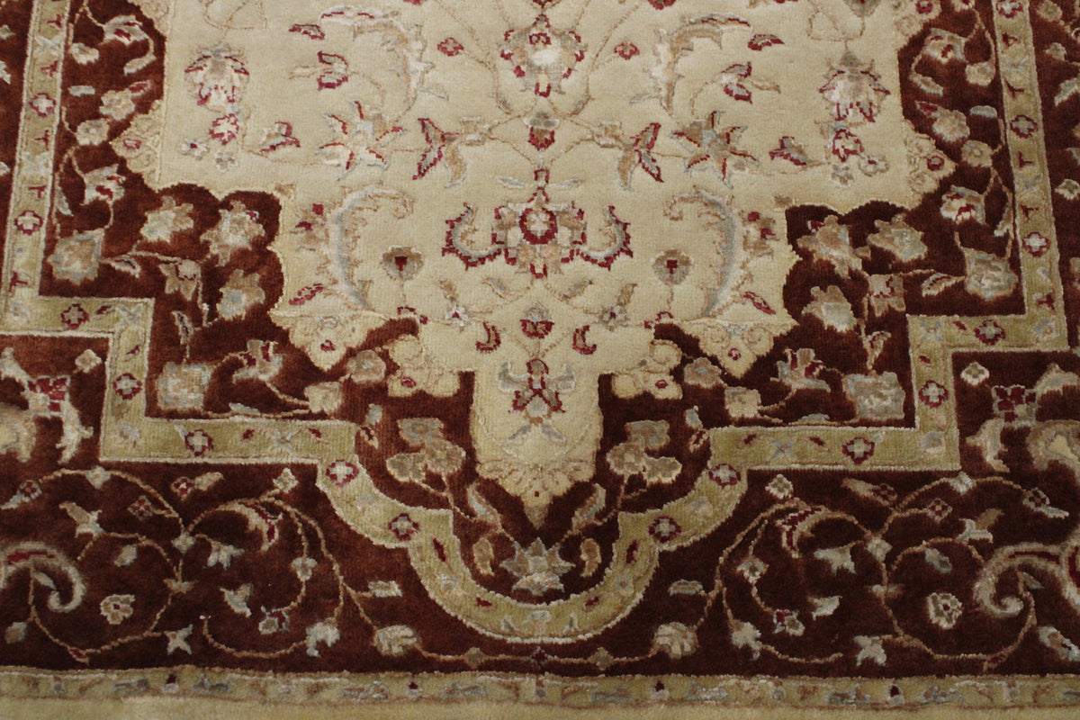 Traditional Jaipur Tabriz Design rug border detail
