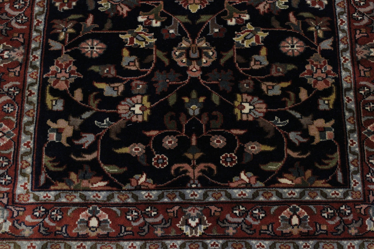 Traditional Fine Heraki rug border detail