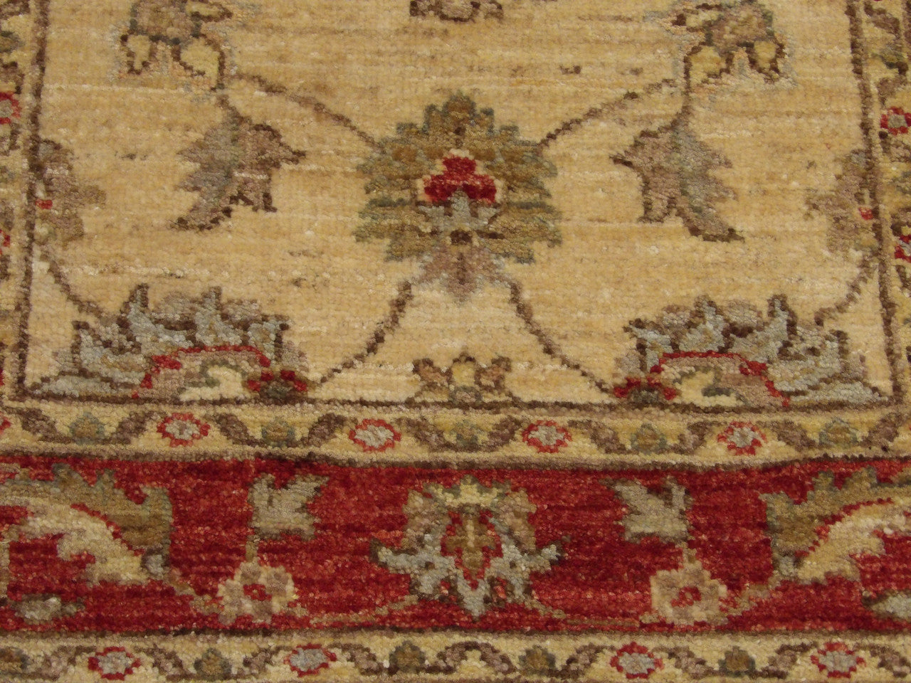 Oushak Chobi Natural Dye rug border detail