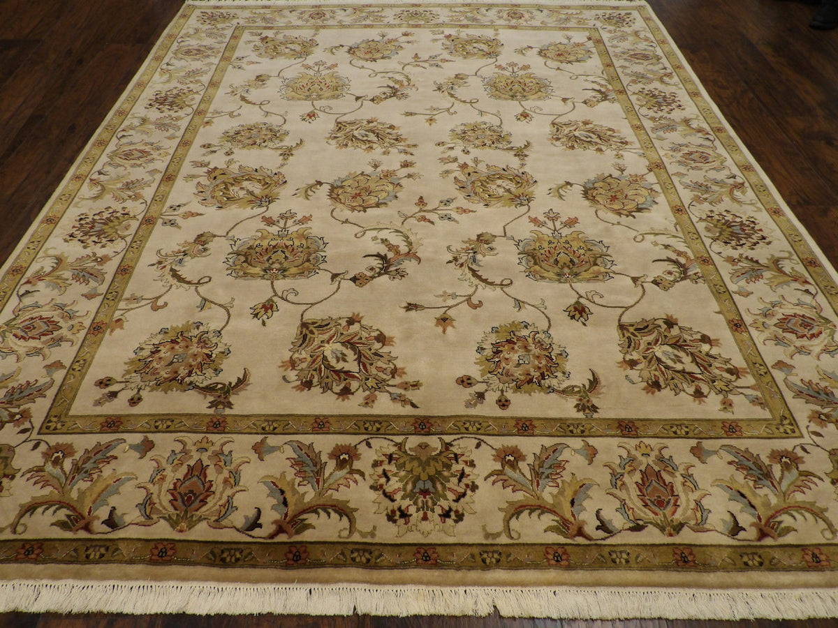 Close-up of wool-silk pile, Ivory rug