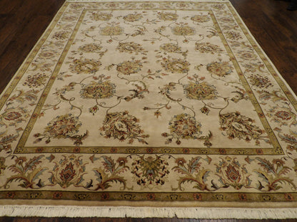 Close-up of wool-silk pile, Ivory rug
