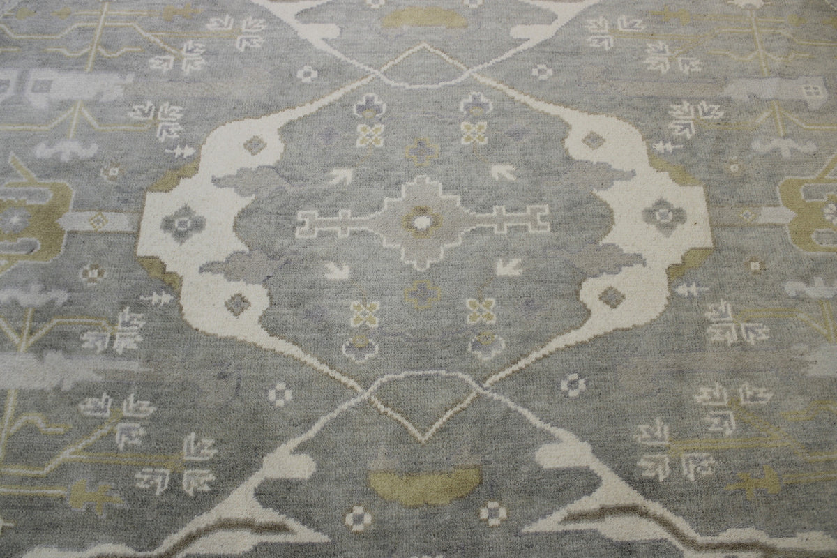 Oushak Indo Ziegler rug corner detail
