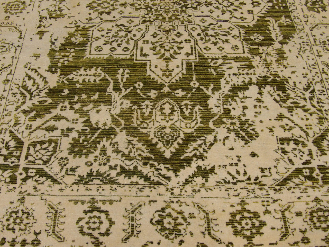 Heriz rug border detail